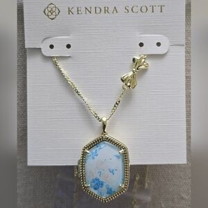 Kendra Scott X Loveshack Fancy Daphne Gold Locket Necklace